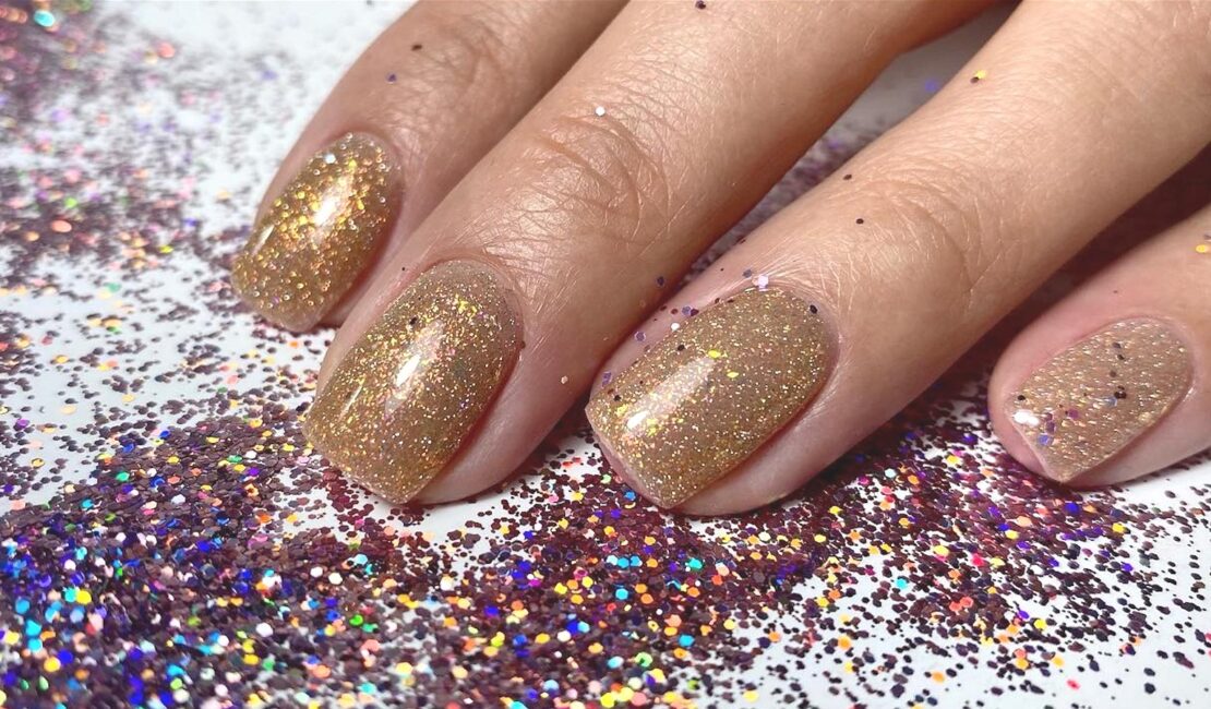 GLITTER STAR NAILS