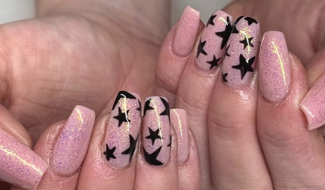 simple star nail design